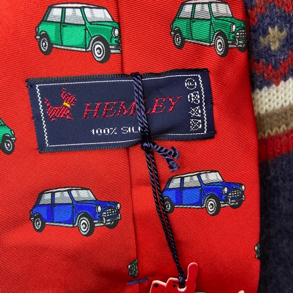 Hemley red tie car pattern 100% silk - Picture 5 of 5